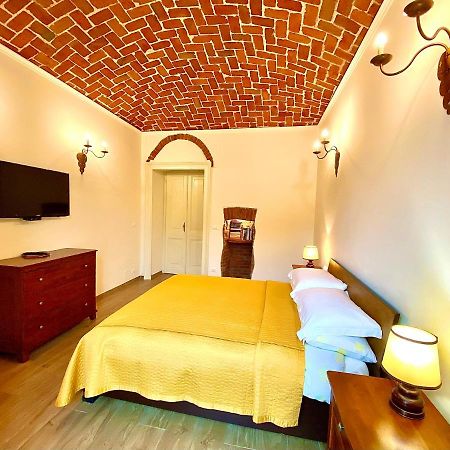 Exquisitely Renovated And Centrally Located Apartment With Free Parking Torino Eksteriør billede