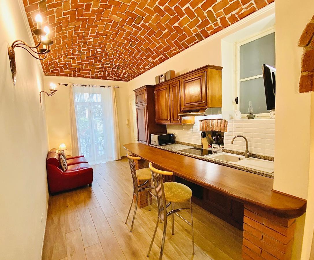 Exquisitely Renovated And Centrally Located Apartment With Free Parking Torino Eksteriør billede