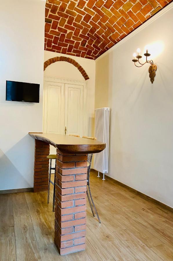 Exquisitely Renovated And Centrally Located Apartment With Free Parking Torino Eksteriør billede