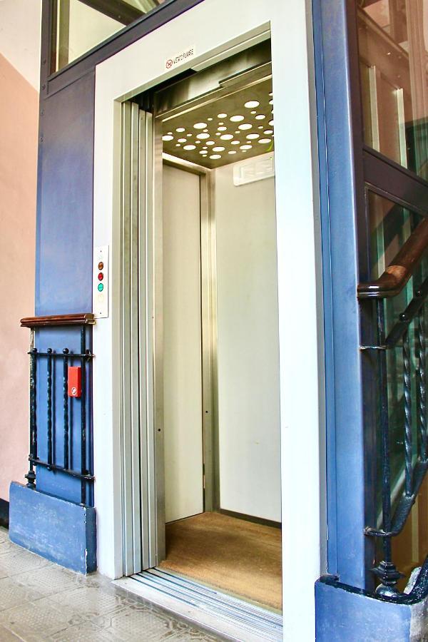 Exquisitely Renovated And Centrally Located Apartment With Free Parking Torino Eksteriør billede